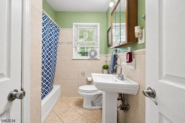 19 Cona Ct, Haledon Boro, NJ 07508