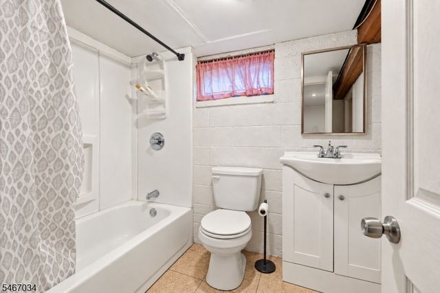 19 Cona Ct, Haledon Boro, NJ 07508