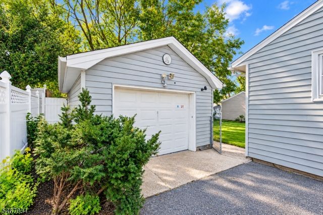 19 Cona Ct, Haledon Boro, NJ 07508