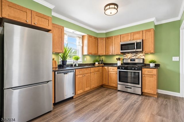 19 Cona Ct, Haledon Boro, NJ 07508