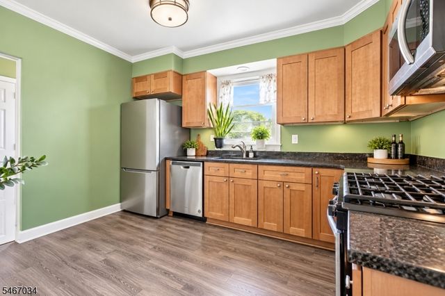 19 Cona Ct, Haledon Boro, NJ 07508