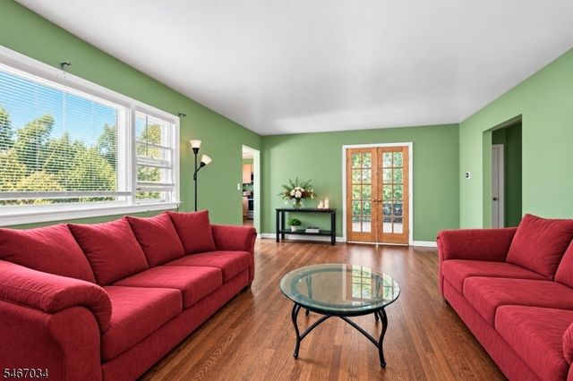 19 Cona Ct, Haledon Boro, NJ 07508