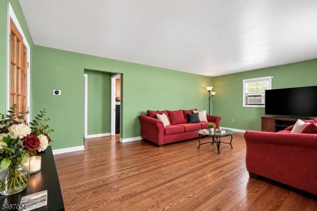 19 Cona Ct, Haledon Boro, NJ 07508