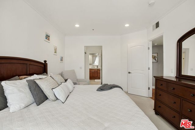 1426 N Laurel Avenue 110, West Hollywood, CA 90046