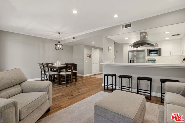 1426 N Laurel Avenue 110, West Hollywood, CA 90046