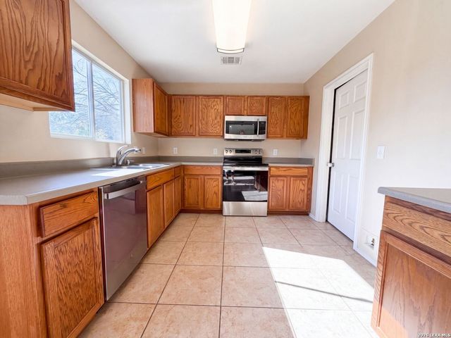 16423 TURF CLB, Selma, TX 78154