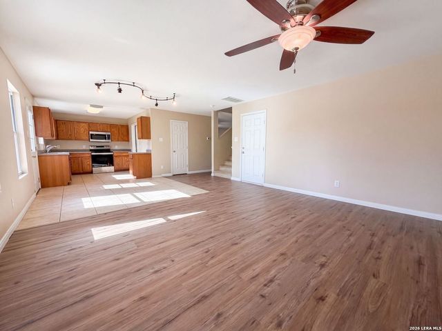 16423 TURF CLB, Selma, TX 78154