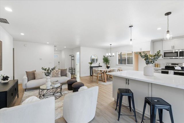 7944 Summerplace Dr, Citrus Heights, CA 95621