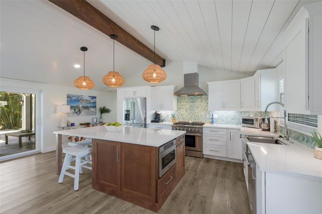 517 70TH STREET, Holmes Beach, FL 34217