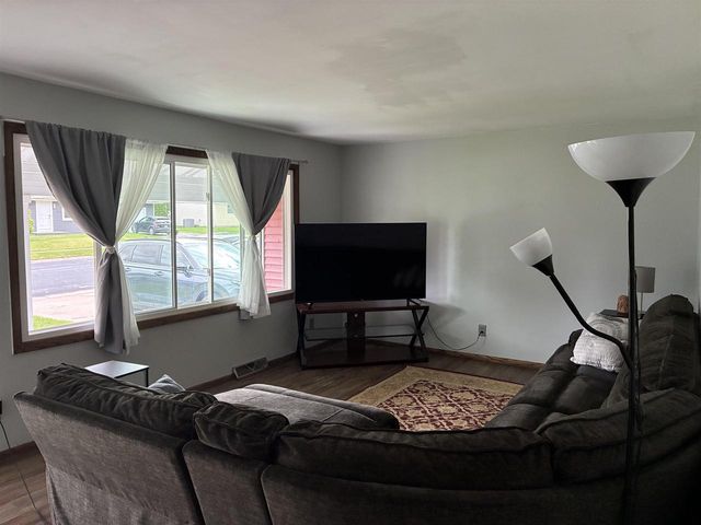 916 Kriedeman Drive, Stoughton, WI 53589