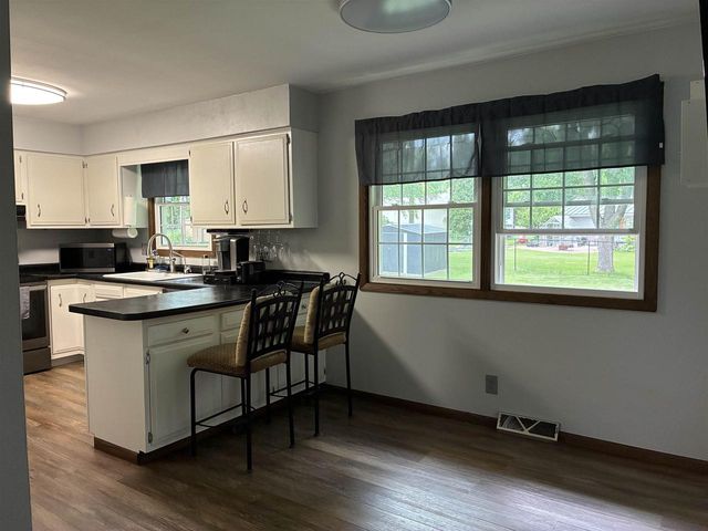 916 Kriedeman Drive, Stoughton, WI 53589