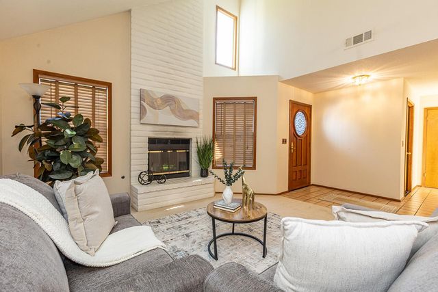 3913 Cougar Pl, Modesto, CA 95356