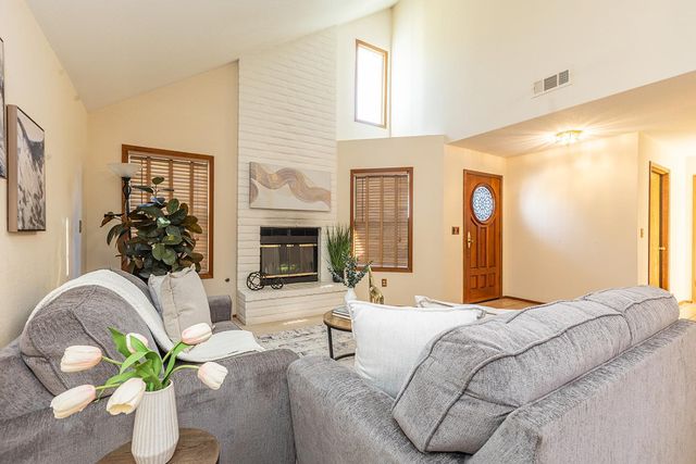 3913 Cougar Pl, Modesto, CA 95356