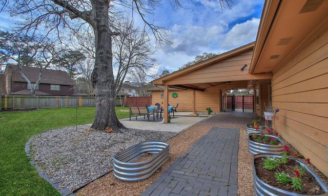 15603 Autumnbrook Drive, Houston, TX 77068