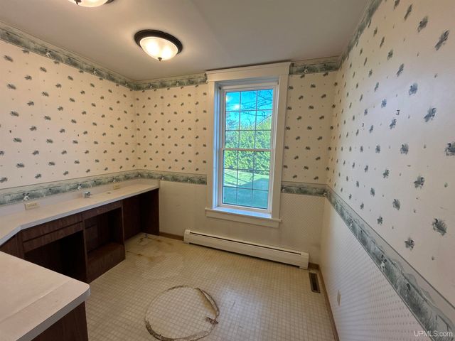 258 W Jasper Street, Gwinn, MI 49841