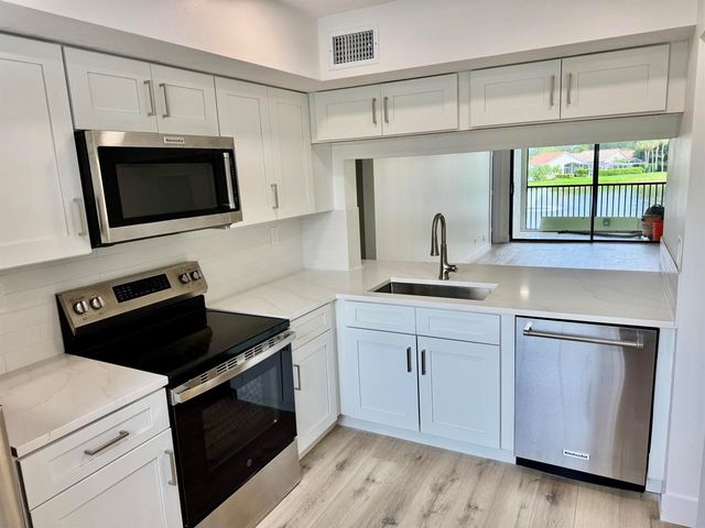 6962 Briarlake Circle 203, Palm Beach Gardens, FL 33418
