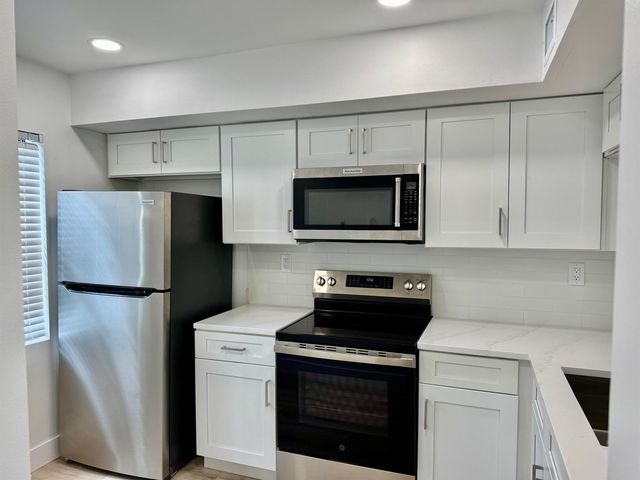 6962 Briarlake Circle 203, Palm Beach Gardens, FL 33418