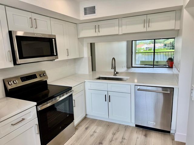 6962 Briarlake Circle 203, Palm Beach Gardens, FL 33418