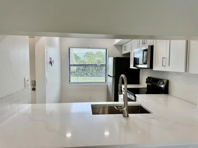 6962 Briarlake Circle 203, Palm Beach Gardens, FL 33418