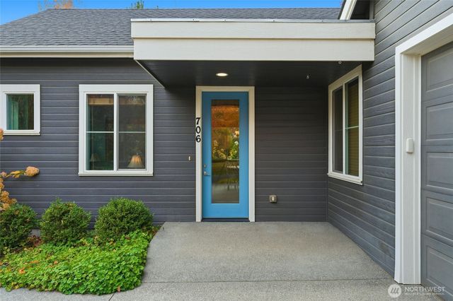 706 Nuthatch Drive, College Place, WA 99324