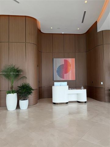 2411 Laguna Circle 910, Miami, FL 33181