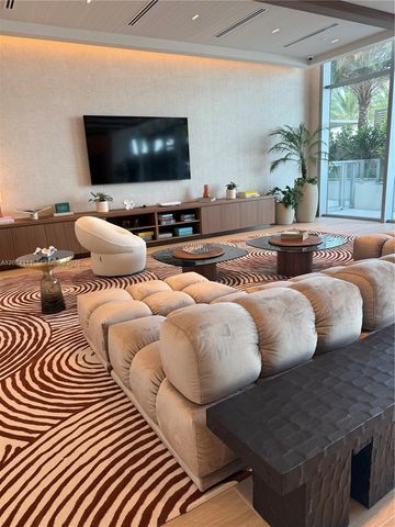 2411 Laguna Circle 910, Miami, FL 33181