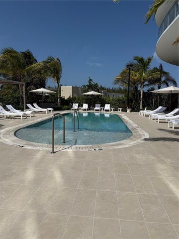 2411 Laguna Circle 910, Miami, FL 33181