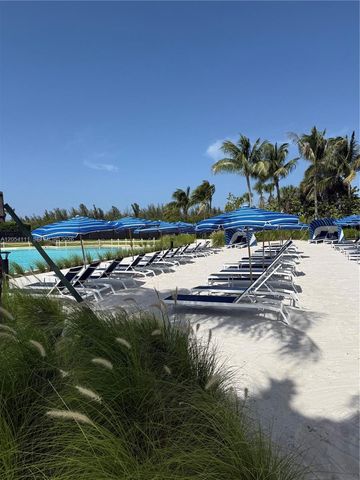 2411 Laguna Circle 910, Miami, FL 33181