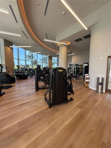2411 Laguna Circle 910, Miami, FL 33181