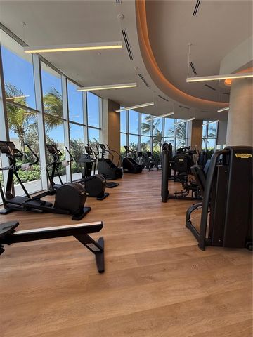 2411 Laguna Circle 910, Miami, FL 33181