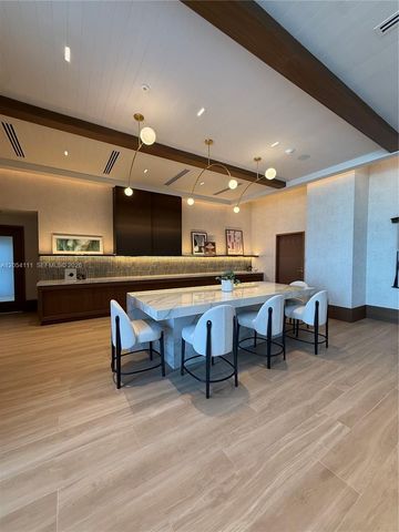 2411 Laguna Circle 910, Miami, FL 33181