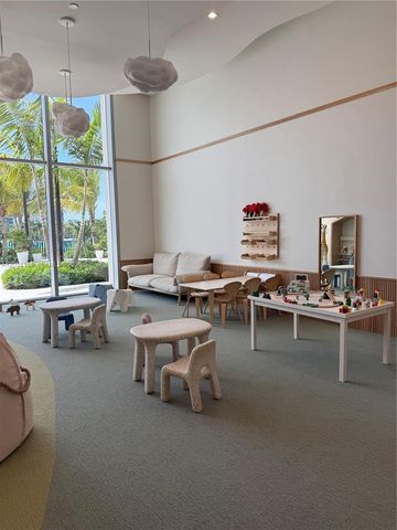 2411 Laguna Circle 910, Miami, FL 33181