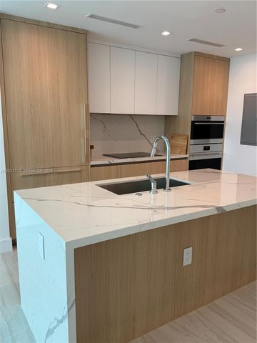 2411 Laguna Circle 910, Miami, FL 33181