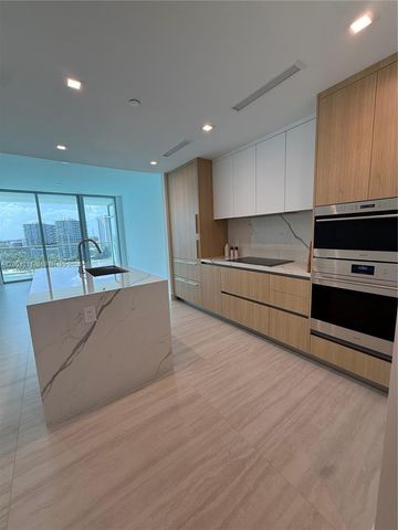 2411 Laguna Circle 910, Miami, FL 33181