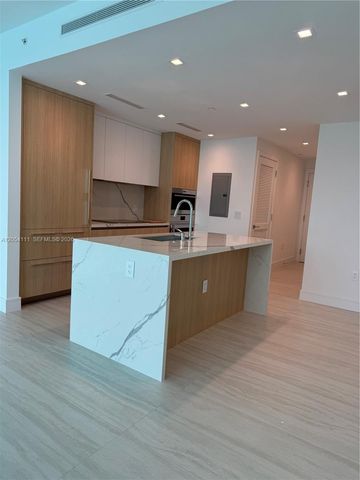 2411 Laguna Circle 910, Miami, FL 33181