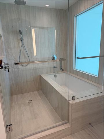 2411 Laguna Circle 910, Miami, FL 33181