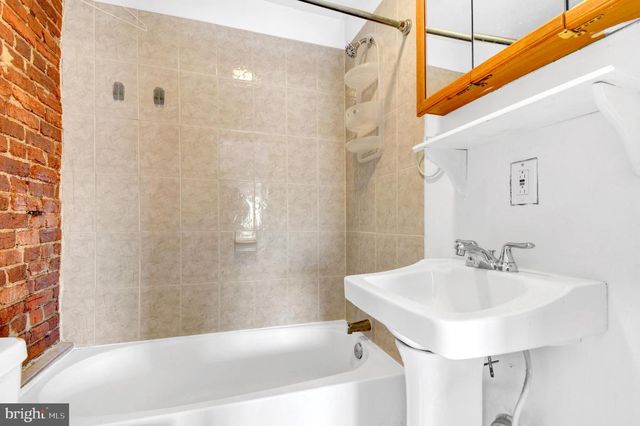 1852 5TH ST NW, Washington, DC 20001