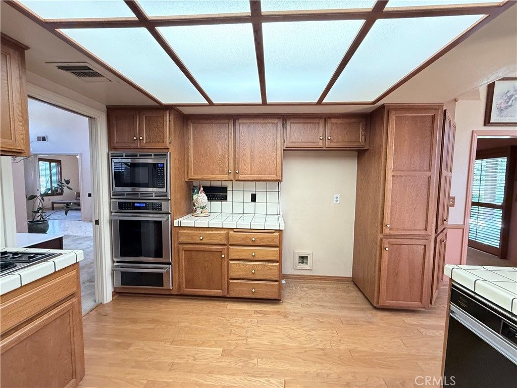 Image 18 of property listing at 3126 E Oak Knoll, West Covina, CA 91791