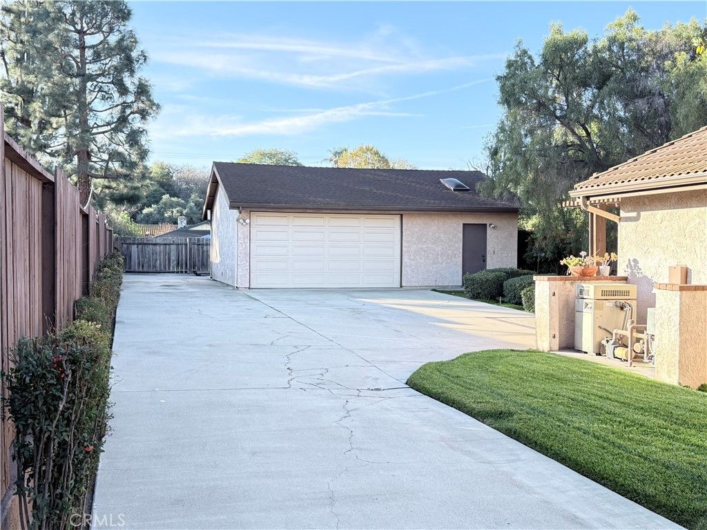 Image 4 of property listing at 3126 E Oak Knoll, West Covina, CA 91791