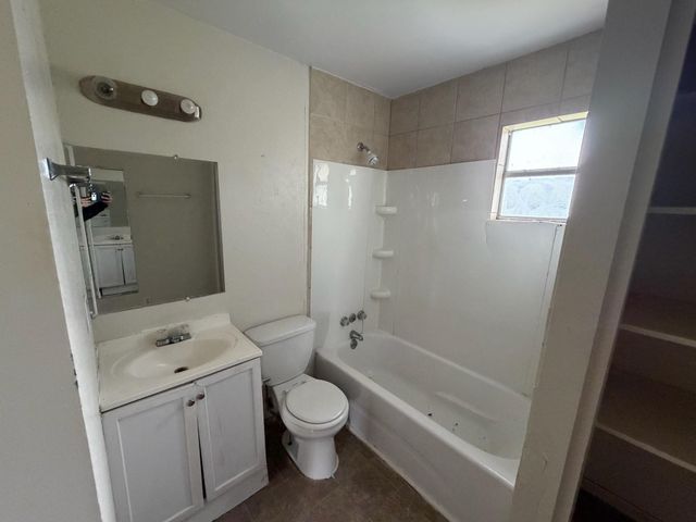 406 Snow Drive, West Columbia, TX 77486