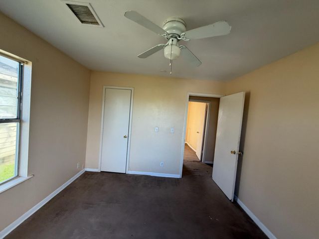 406 Snow Drive, West Columbia, TX 77486