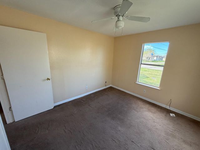 406 Snow Drive, West Columbia, TX 77486