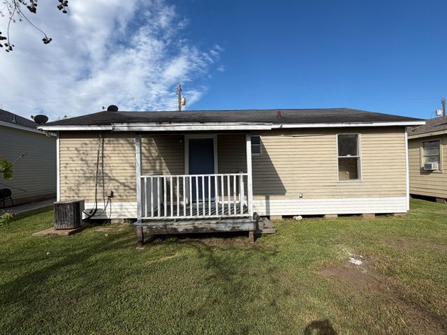 406 Snow Drive, West Columbia, TX 77486