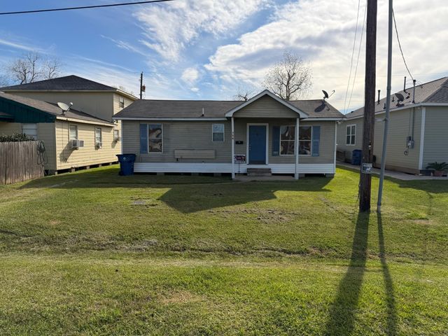 406 Snow Drive, West Columbia, TX 77486