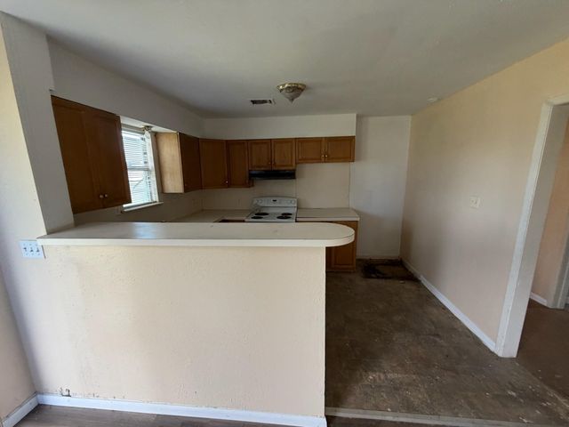 406 Snow Drive, West Columbia, TX 77486