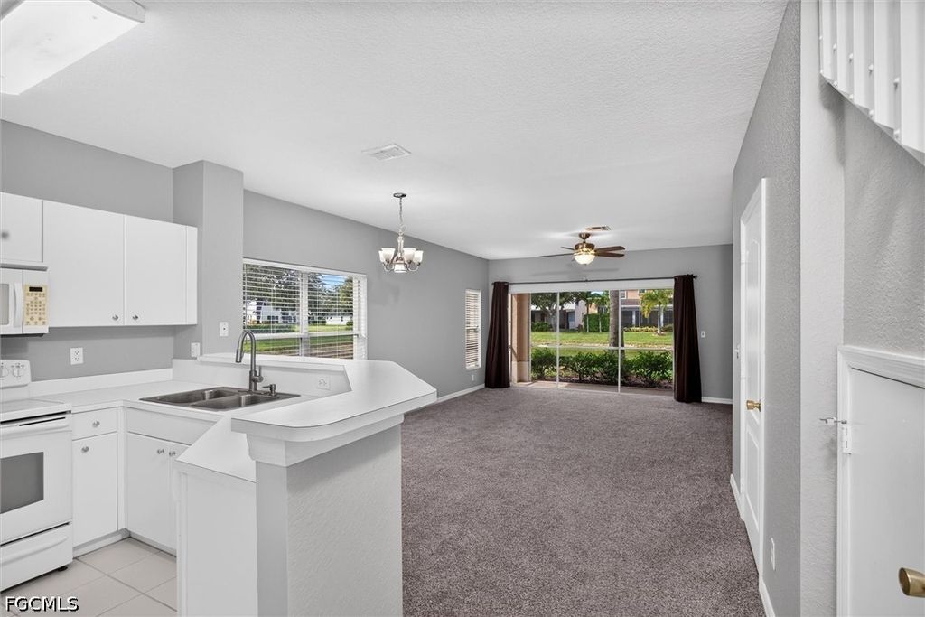 Image 11 of property listing at 1338 Weeping Willow CT, Cape Coral, FL 33909