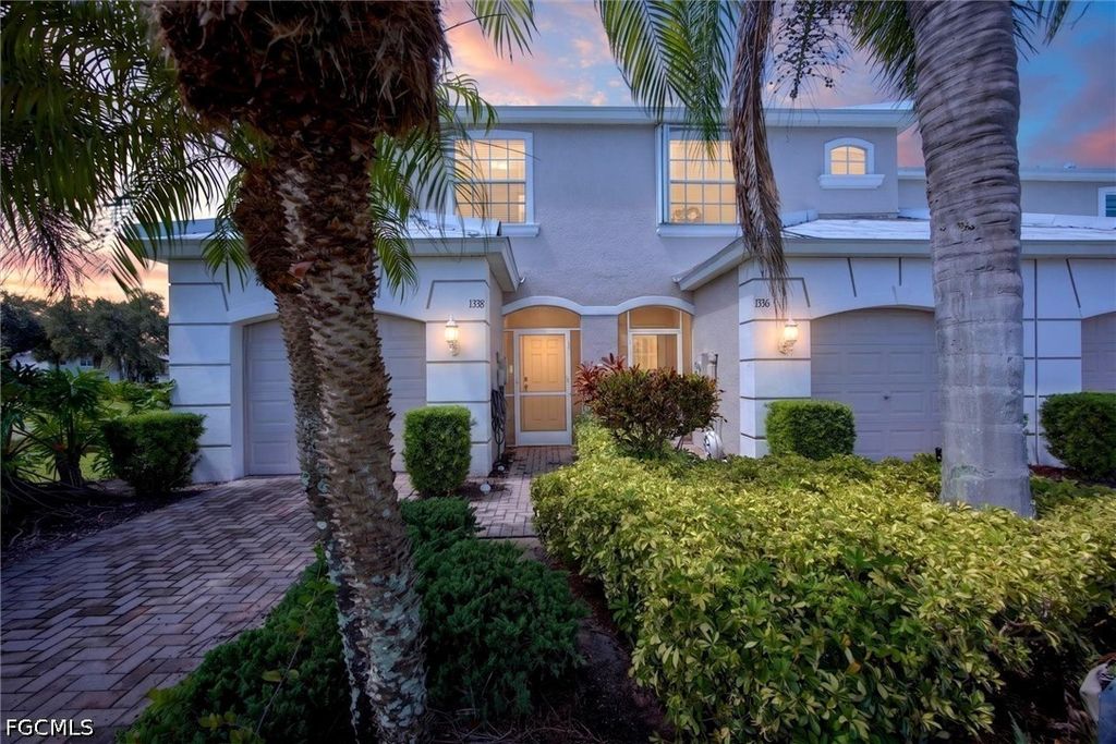 Image 2 of property listing at 1338 Weeping Willow CT, Cape Coral, FL 33909