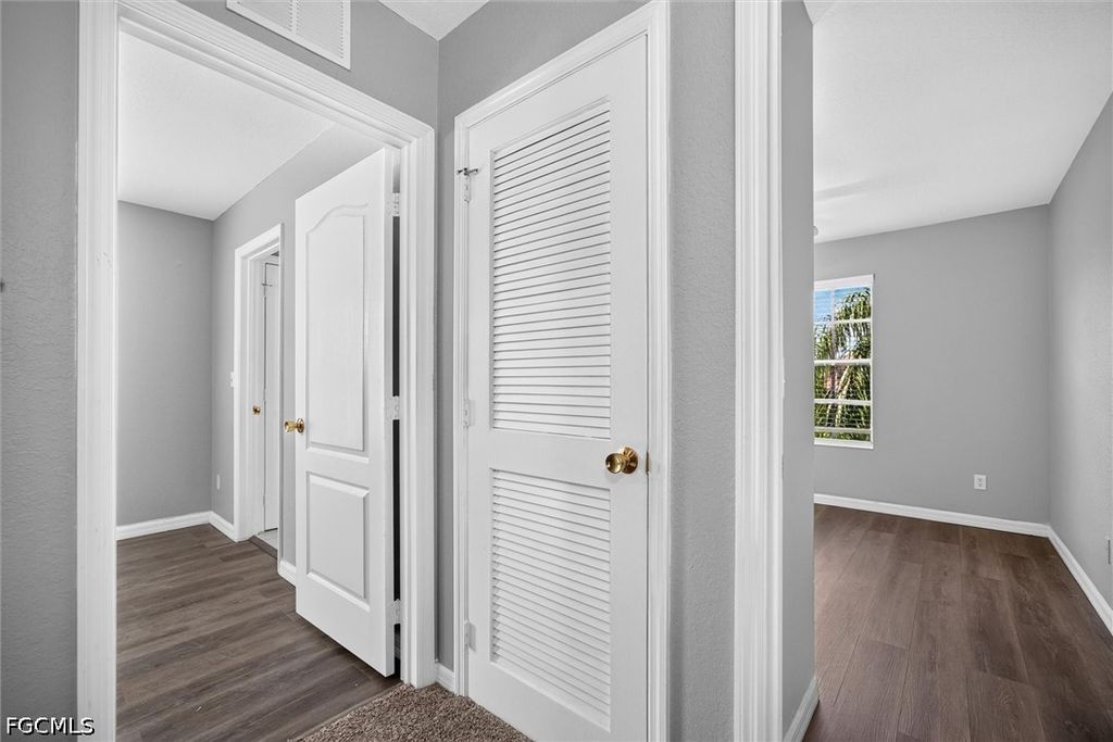 Image 24 of property listing at 1338 Weeping Willow CT, Cape Coral, FL 33909
