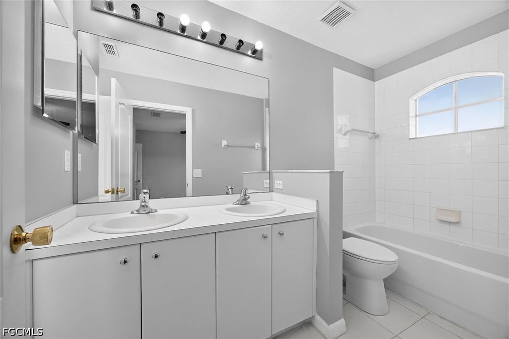 Image 27 of property listing at 1338 Weeping Willow CT, Cape Coral, FL 33909