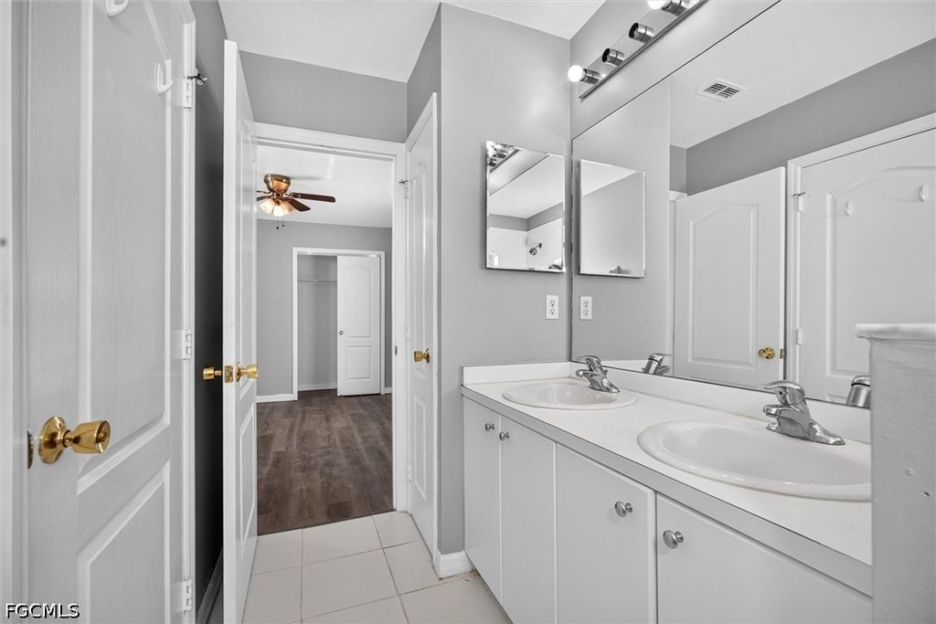 Image 28 of property listing at 1338 Weeping Willow CT, Cape Coral, FL 33909